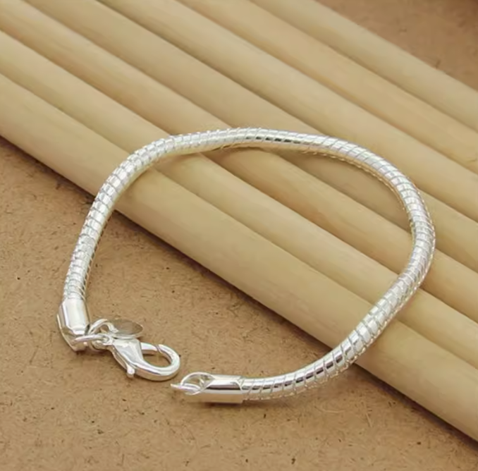 Cute 925 Sterling Silver Buckle Side Chain Bracelet (One)